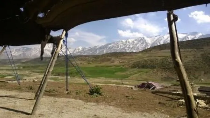 uitzicht vanuit nomadentent