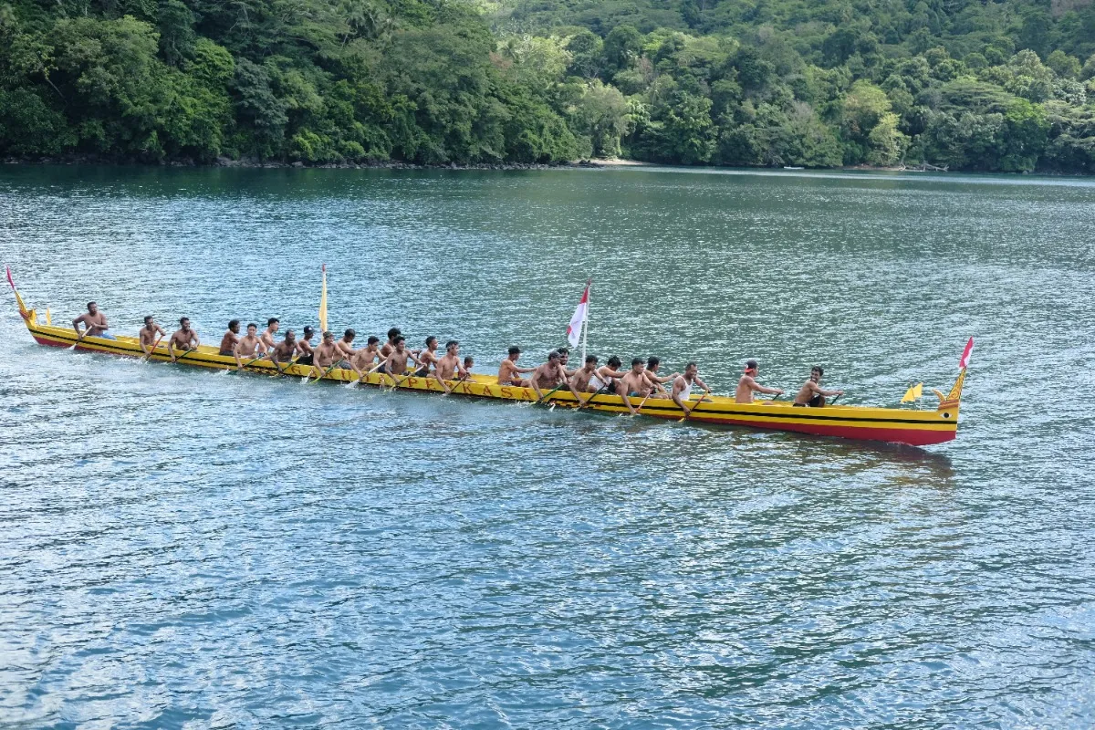 locals banda eilanden indonesie zee kano