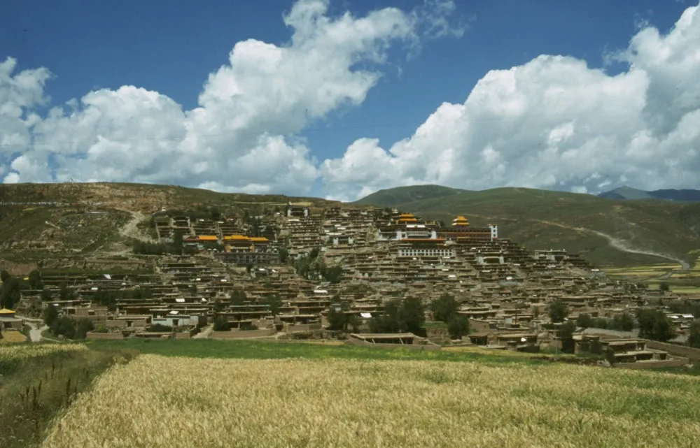 Oost-Tibet Ganzi dorp uitzicht