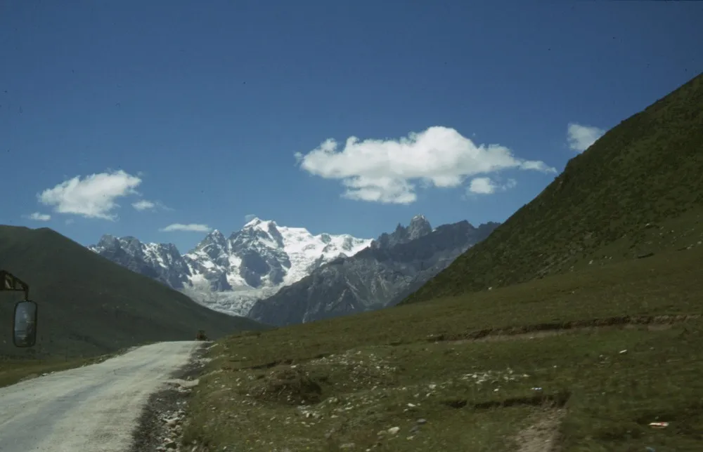 Tibet dege Yalong rivier grens